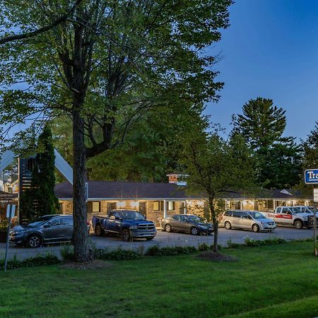 Travelodge By Wyndham Bracebridge Εξωτερικό φωτογραφία
