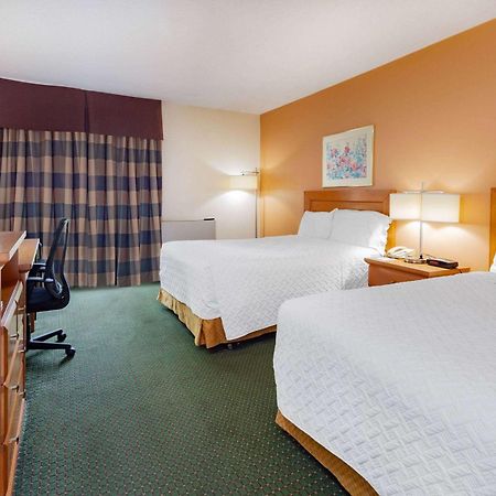 Travelodge By Wyndham Bracebridge Εξωτερικό φωτογραφία