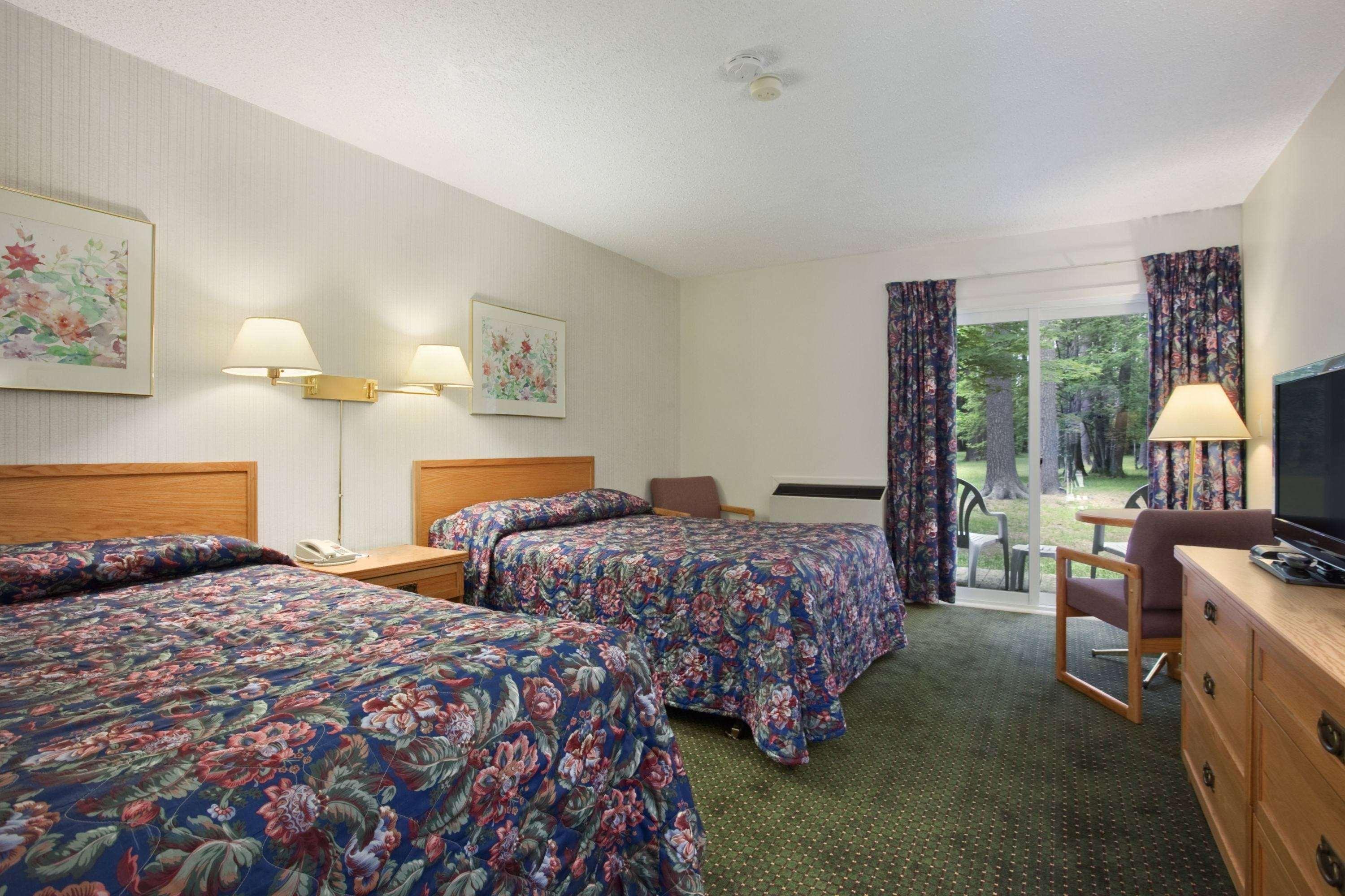 Travelodge By Wyndham Bracebridge Εξωτερικό φωτογραφία