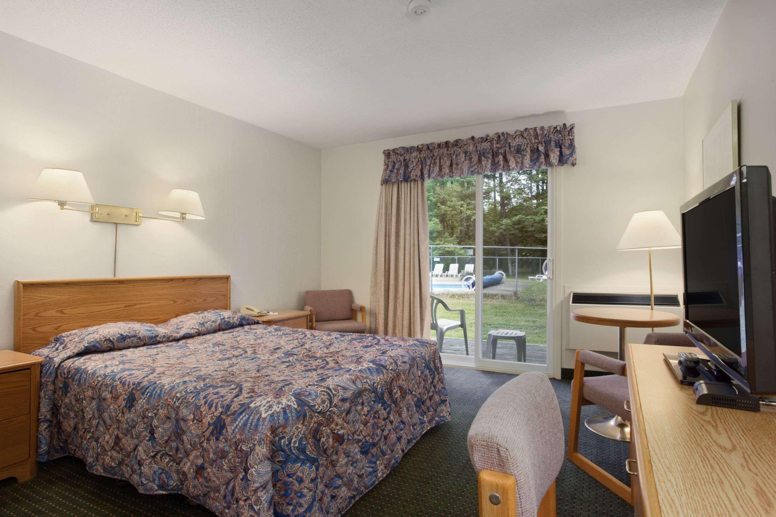 Travelodge By Wyndham Bracebridge Εξωτερικό φωτογραφία