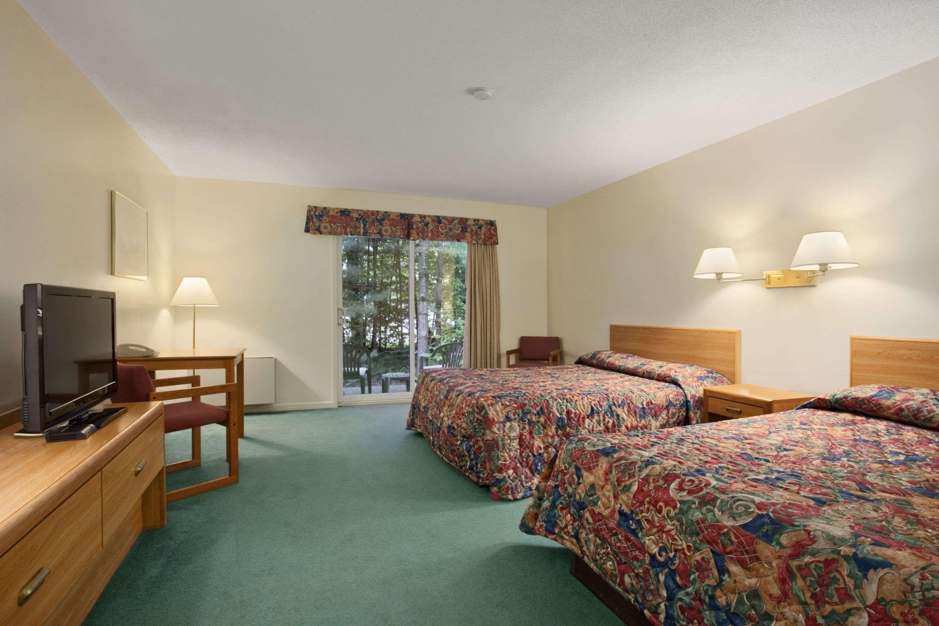 Travelodge By Wyndham Bracebridge Εξωτερικό φωτογραφία