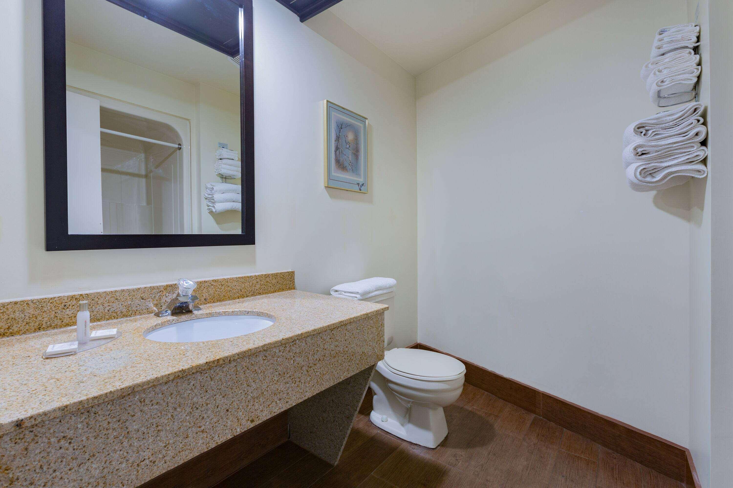 Travelodge By Wyndham Bracebridge Εξωτερικό φωτογραφία