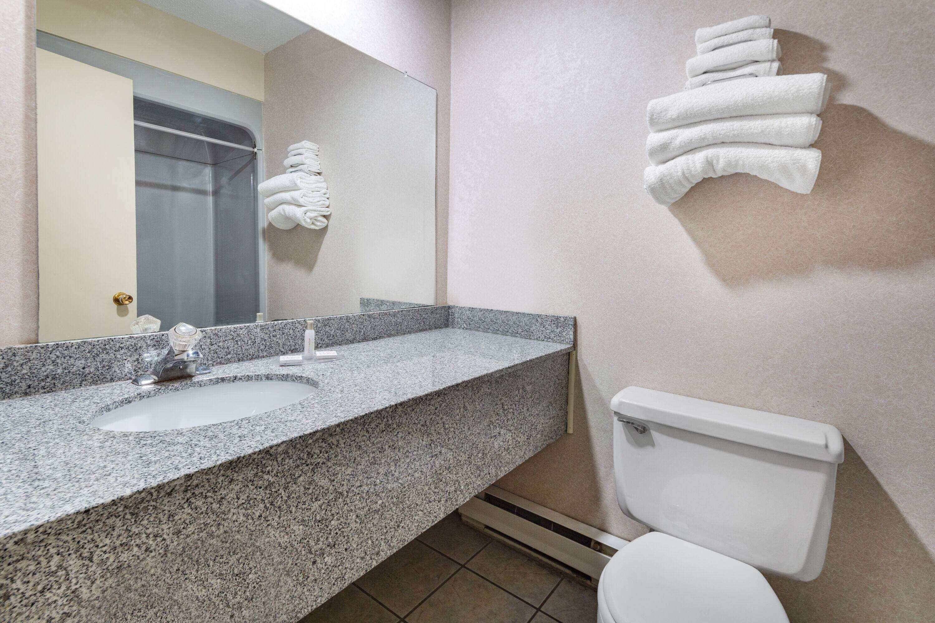 Travelodge By Wyndham Bracebridge Εξωτερικό φωτογραφία