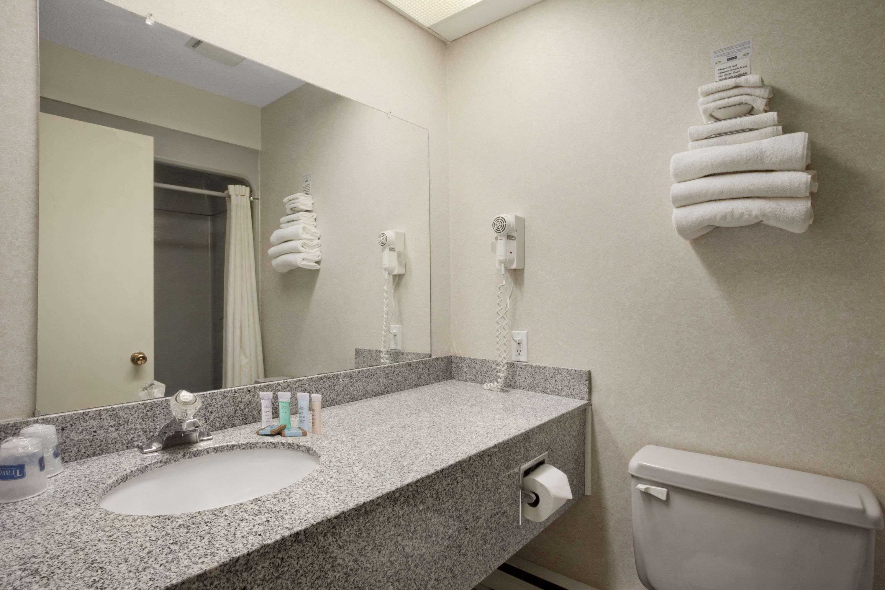 Travelodge By Wyndham Bracebridge Εξωτερικό φωτογραφία