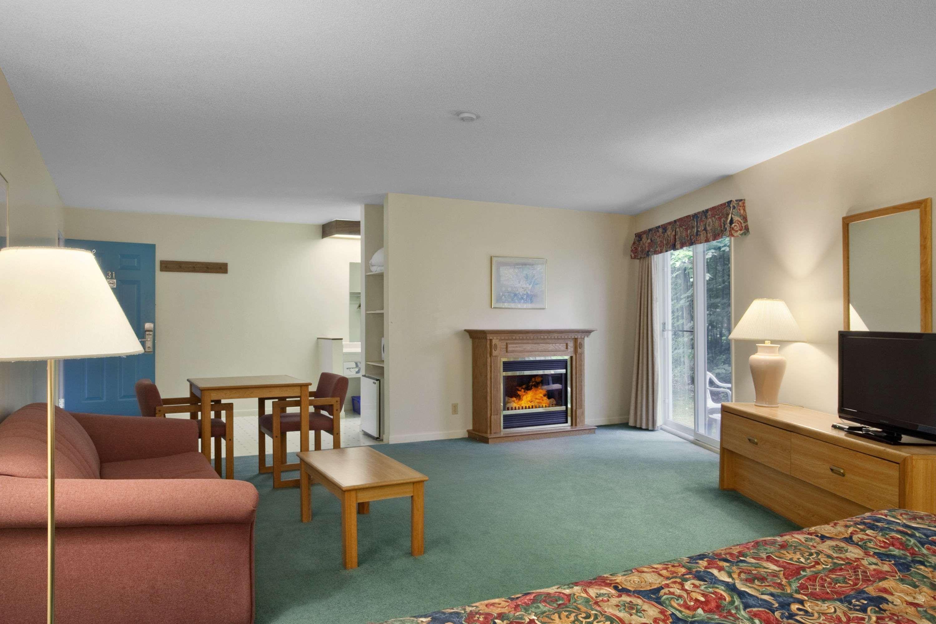 Travelodge By Wyndham Bracebridge Εξωτερικό φωτογραφία