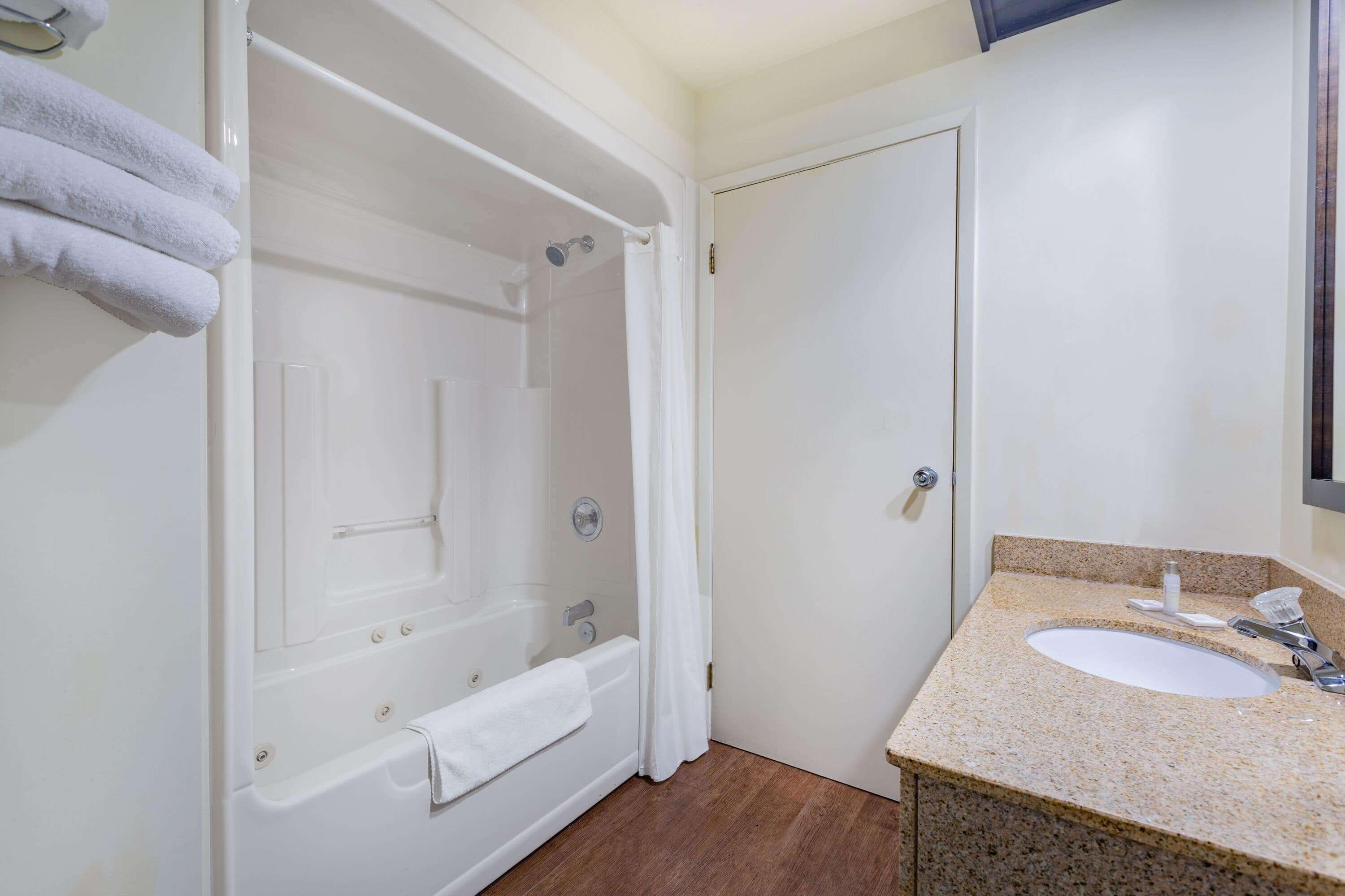 Travelodge By Wyndham Bracebridge Εξωτερικό φωτογραφία