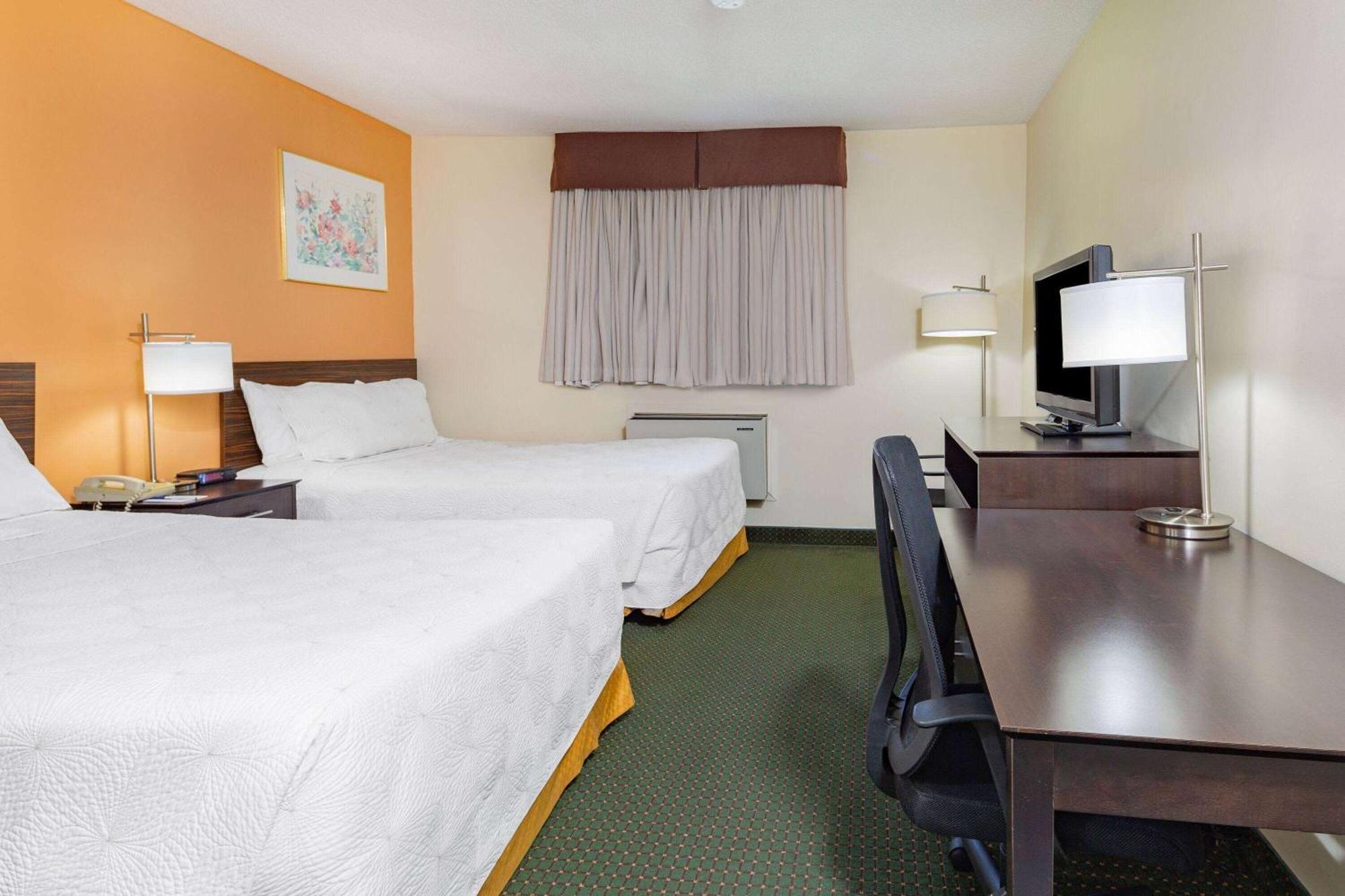 Travelodge By Wyndham Bracebridge Εξωτερικό φωτογραφία