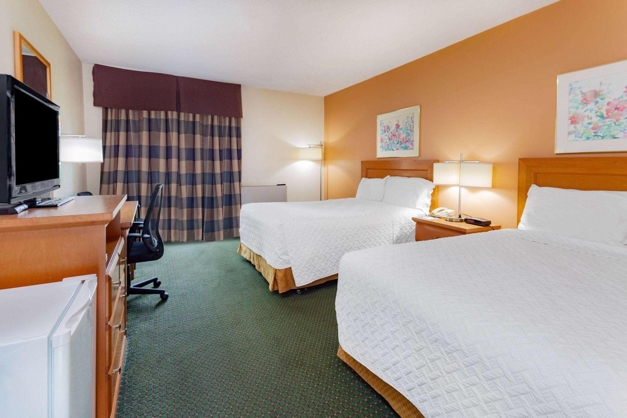Travelodge By Wyndham Bracebridge Εξωτερικό φωτογραφία