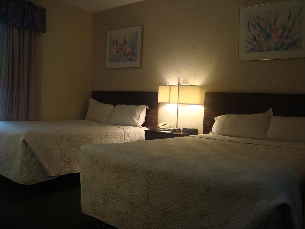 Travelodge By Wyndham Bracebridge Εξωτερικό φωτογραφία